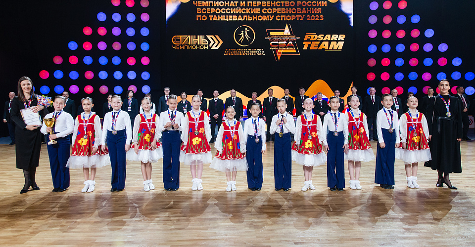Масштабный марафон танцевального спорта пересек экватор: итоги чемпионата и первенства России среди ансамблей 