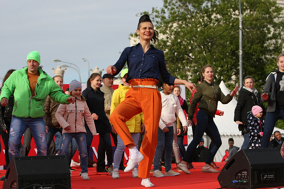 В Москве прошли первые «Уроки акробатического рок-н-ролла и буги-вуги в парках»